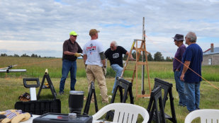 W0VB, KF0QZG, WY7FD, AE7VK and N0VMD setting up to install the 6 meter beam.